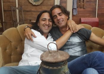 נירו לוי החל את הקריירה שלו לאחר שירותו הצבאי כלוחם בהיותו סטודנט למשחק ב"בית צבי". אורן זריף – Oren Zarif with Niro Levi