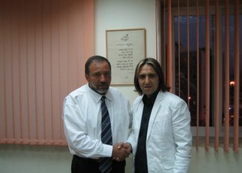 מייסד ויו"ר ישראל ביתינו פועלו המשמעותי ביותר הוא הקמתה של מפלגת "ישראל ביתינו" אורן זריף – Oren Zarif with Avigdor Liberman