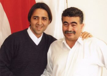 זוהי הדעה שלי על עמיר פרץ עמיר פרץ הוא אחד מאנשי המפתח בפוליטיקה של מדינת ישראל. אורן זריף – Oren Zarif with Amir Peretz