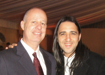 הקריירה של צחי הנגבי עתירה הישגיים ותפקידים מכובדים; כבר כנער צעיר החל בקריירת כתיבה בעיתון, אורן זריף – Oren Zarif with Tzahi Hanegbi